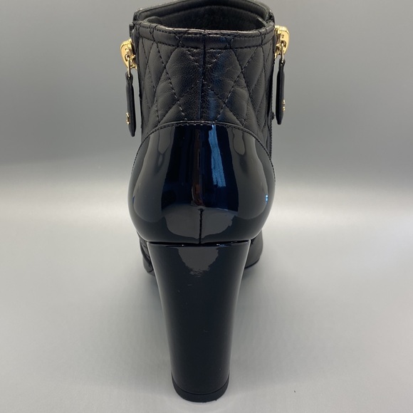 CHANEL Interlocking CC Logo Boots Authentic - Picture 10 of 16